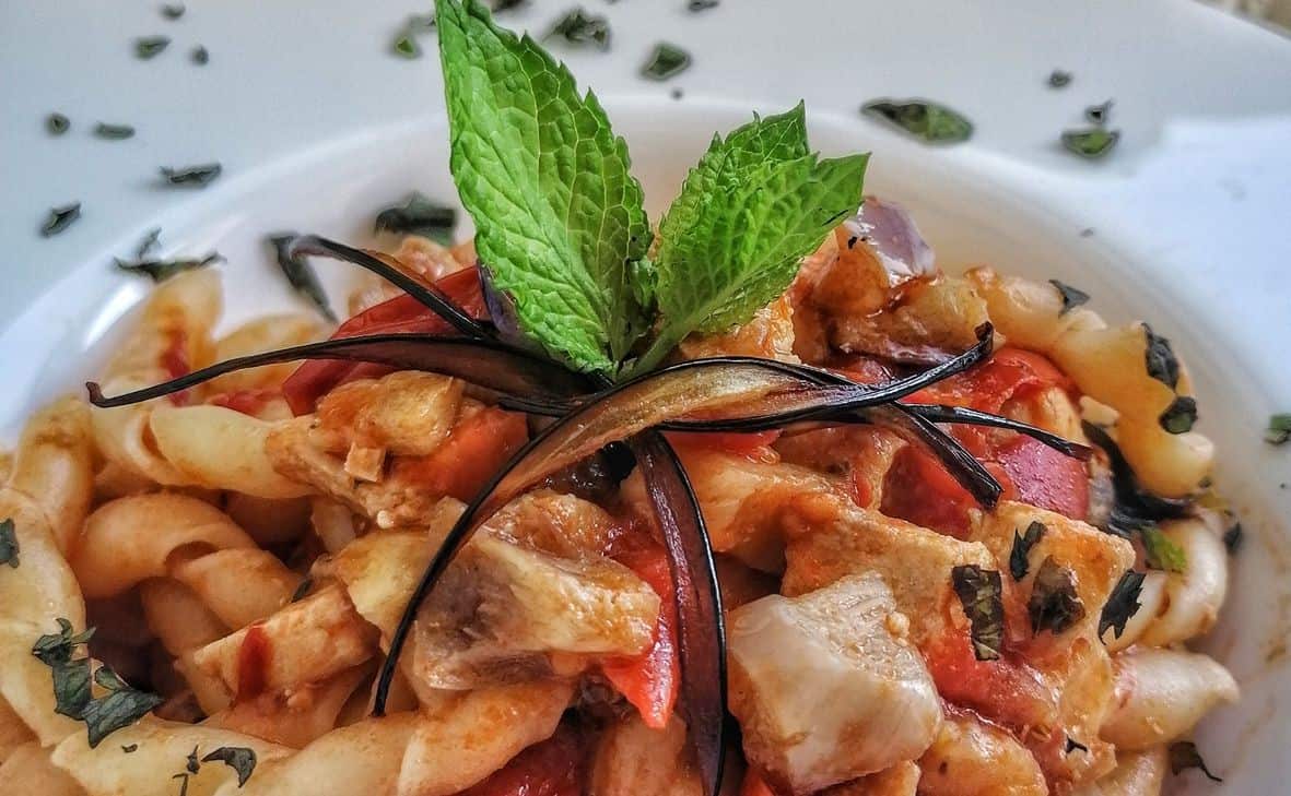 Busiate<br>pesce spada e melanzane