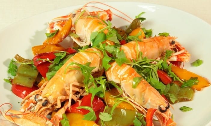 Scampi in salsa di peperoni e curcuma